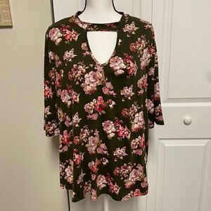 Floral, cut out, 3/4 sleeve tunic, 1XL